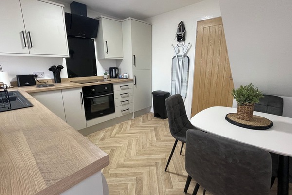 Kylskåp, mikrovågsugn, ugn och spishäll