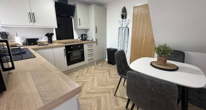 The Den-NC500 Apartment-Sleeps 4