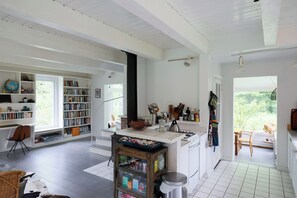 Ovn, kokeplater og oppvaskmaskin