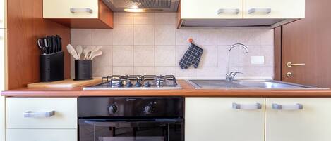 فرن، موقد طهي مسطح، محمصة خبز، مستلزمات طهي/أطباق/أوعية