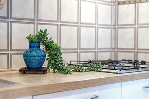 Fridge, stovetop, cookware/dishes/utensils, dining tables