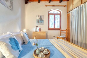 3 bedrooms, bed sheets