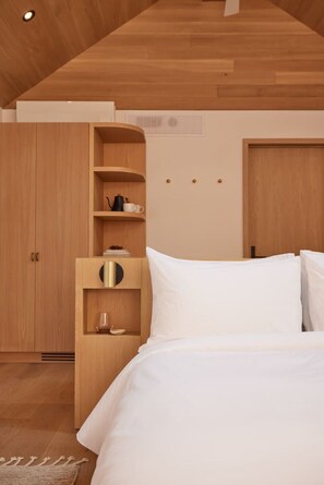 Desk, free WiFi, bed sheets