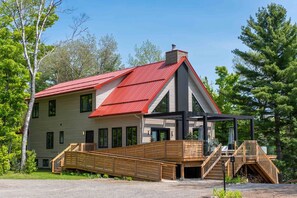 Exterior - Sunrise Soaker at Dimensions | Cabin Four (Algonquin Highlands)