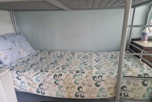 1 多间卧室、熨斗/熨衣板、免费 WiFi、床单
