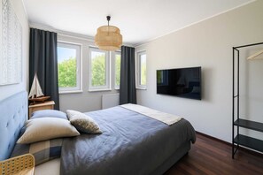 3 室のベッドルーム、デスク、アイロン / アイロン台、WiFi (無料)