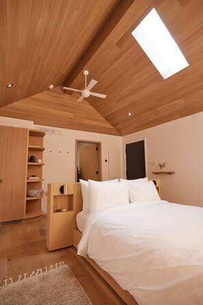 1 slaapkamer, een bureau, wifi, beddengoed