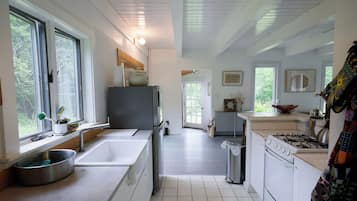 Refrigerador, horno, parrilla de estufa y lavavajillas