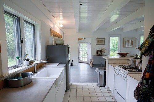 Light-filled cottage