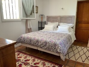 4 chambres, fer et planche à repasser, Wi-Fi, draps fournis