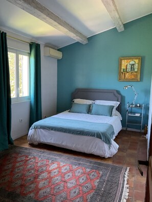 4 bedrooms, iron/ironing board, WiFi, bed sheets - In the heart of the vineyards, 7 minutes from the center of Aix-en-Provence Bastide with swimming pool (Éguilles)