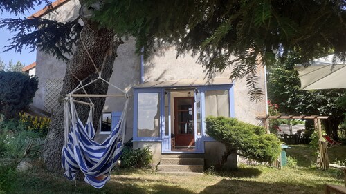  'Gite Le Cèdre' , terrasse  et jardin privés.Minimum 3 nuits. Climat tempéré l'été