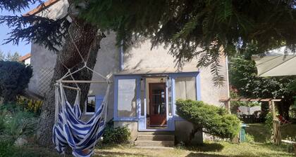 'Gite Le Cèdre' , terrasse et jardin privés.Minimum 3 nuits. Climat tempéré l'été