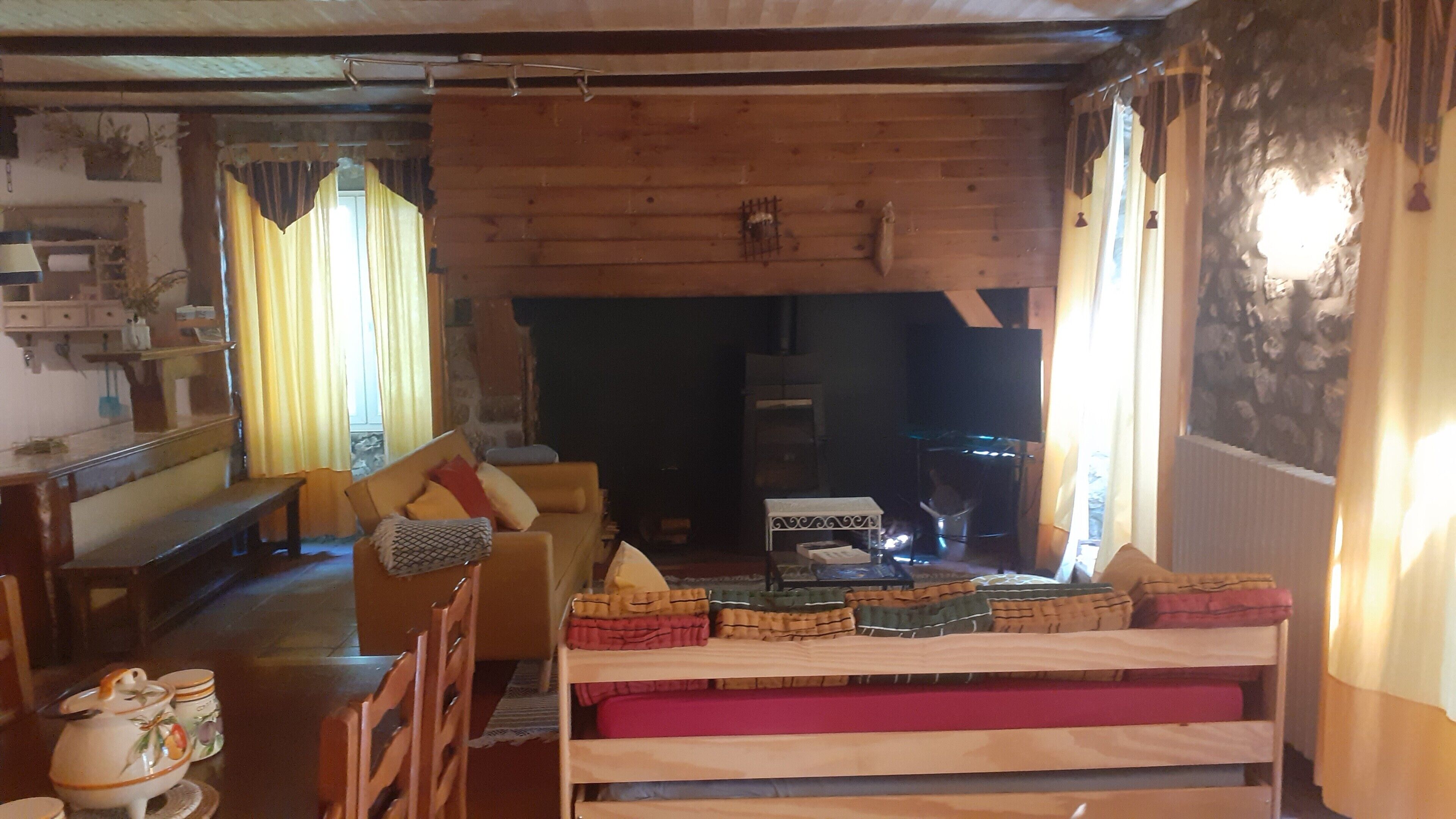 Télévision, cheminée