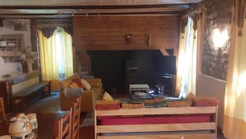 Télévision, cheminée