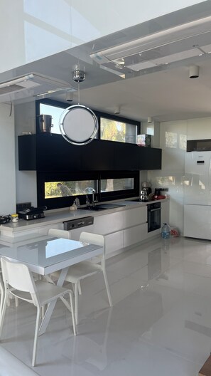 Oven, dishwasher