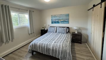 4 bedrooms, WiFi, bed sheets, wheelchair access