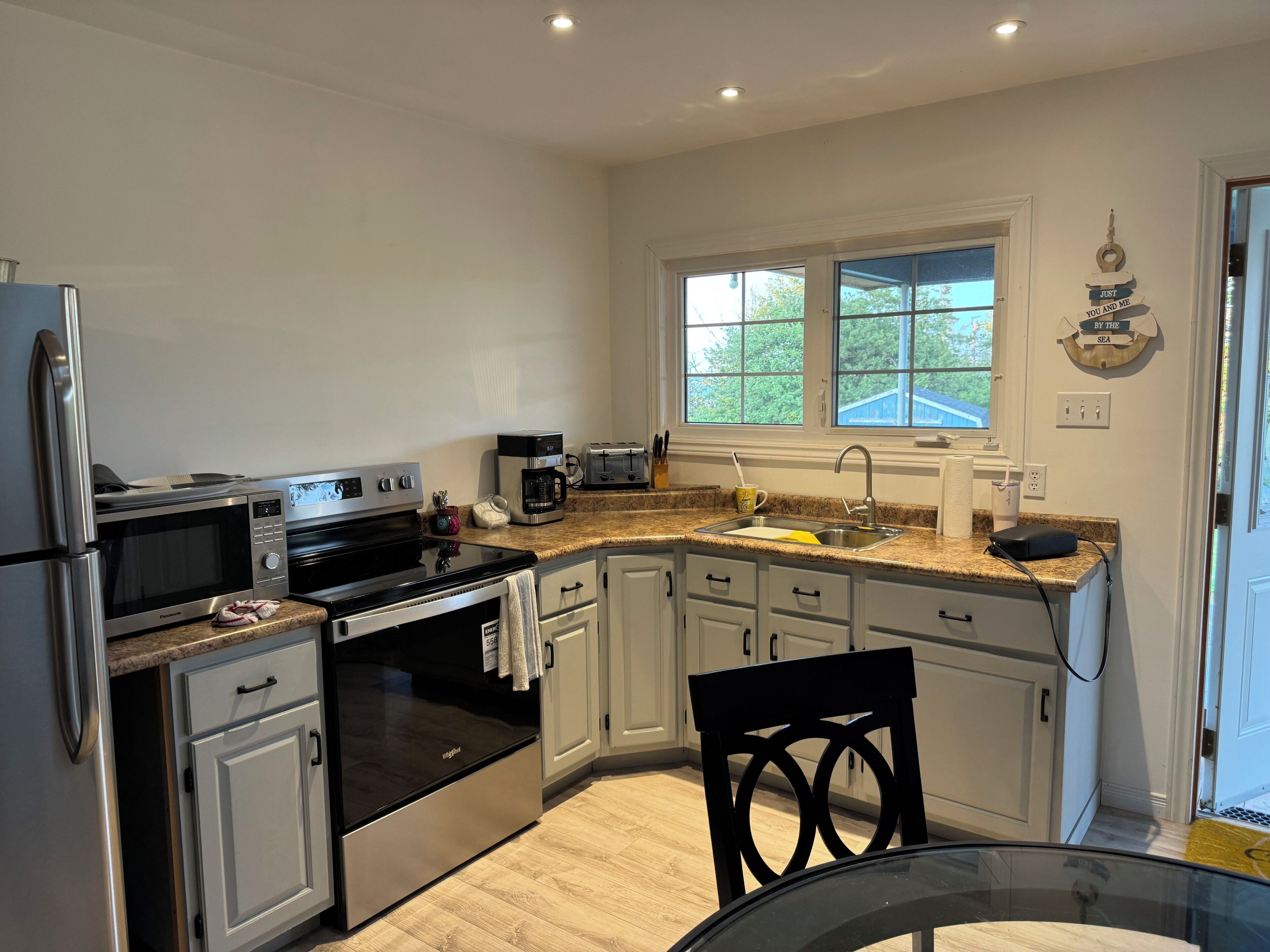 Mikroaaltouuni, uuni, liesi, astianpesukone