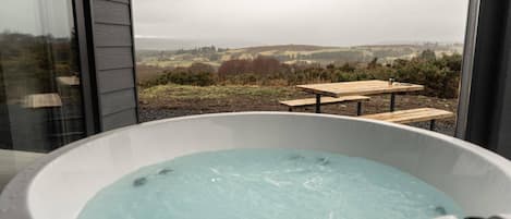 Indoor spa tub
