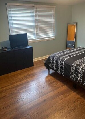 4 bedrooms, desk, iron/ironing board, free WiFi