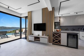 Mikrowelle, Ofen, Herdplatte, Geschirrspüler