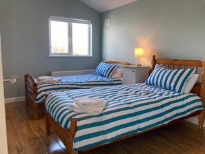 2 dormitorios, tabla de planchar con plancha, wifi y ropa de cama