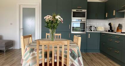 Cabin 485 - Claddaghduff - sleeps 4 guests in 2 bedrooms