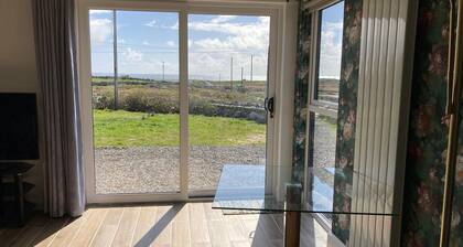Cabin 485 - Claddaghduff - sleeps 4 guests in 2 bedrooms