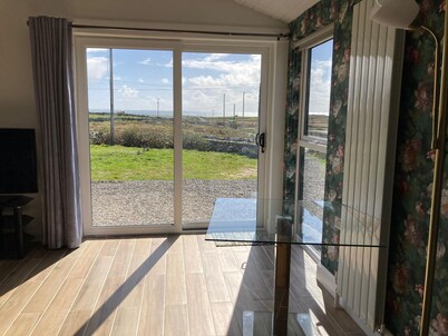 Cabin 485 - Claddaghduff - sleeps 4 guests  in 2 bedrooms