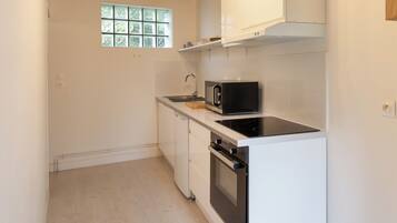 Micro-ondes, four, plaque de cuisson