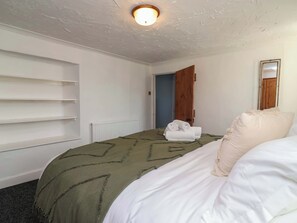 5 bedrooms, individually decorated, individually furnished, free WiFi