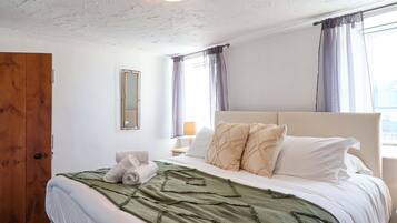 5 quartos, individualmente decorados, individualmente mobiliados