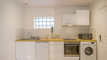 Micro-ondes, four, plaque de cuisson