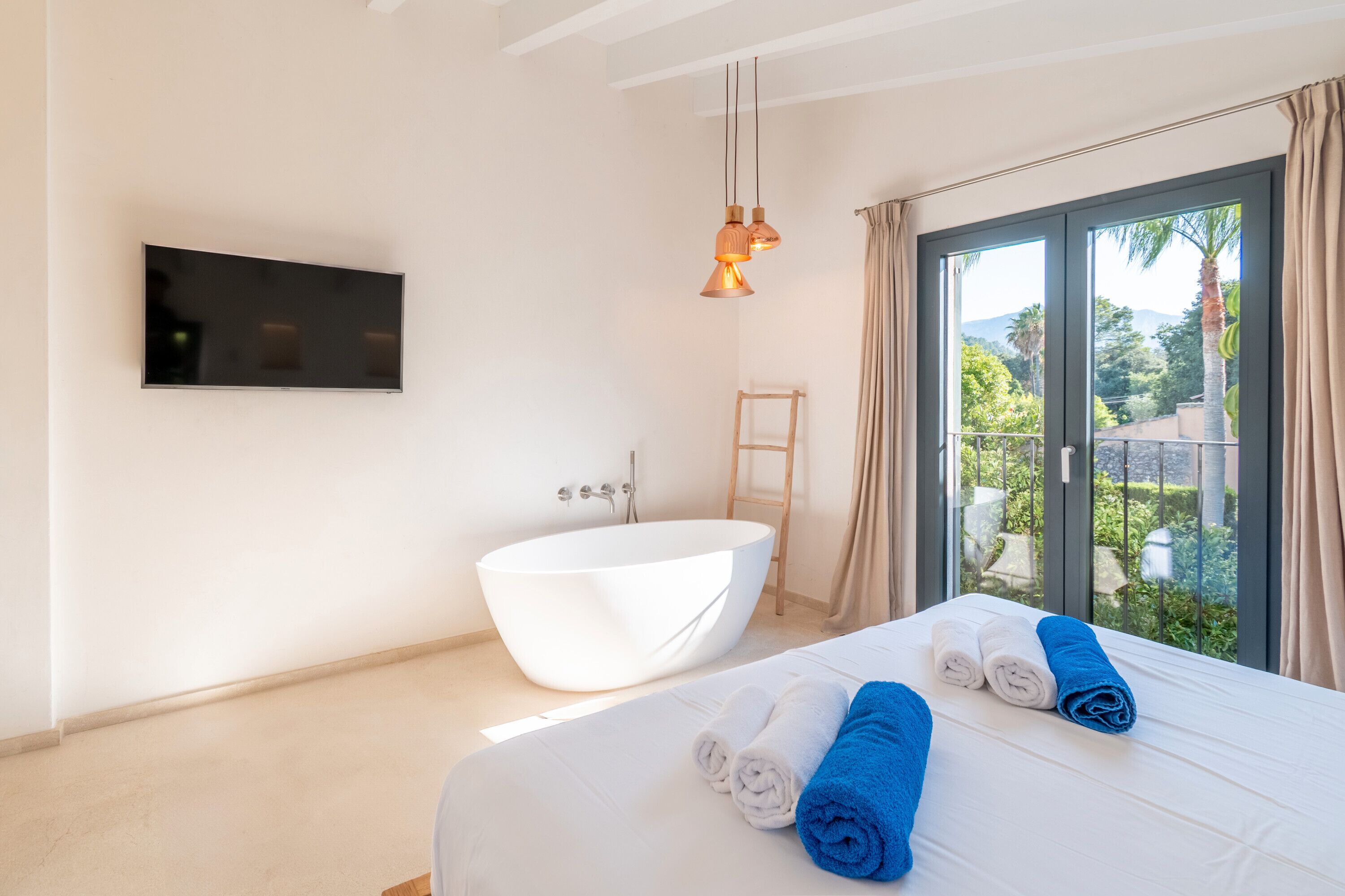 4 室のベッドルーム、WiFi、ベッドシーツ