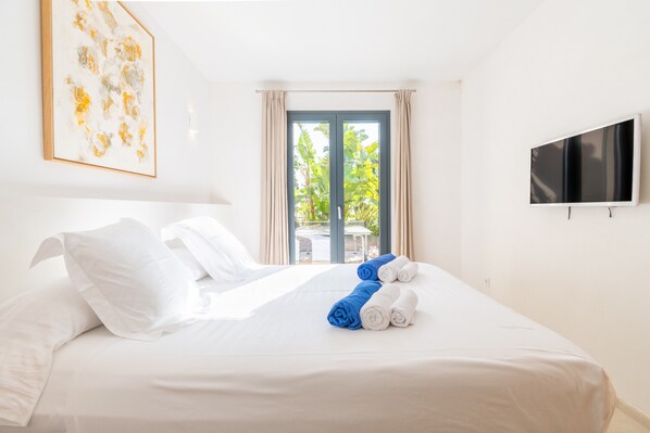 4 bedrooms, WiFi, bed sheets