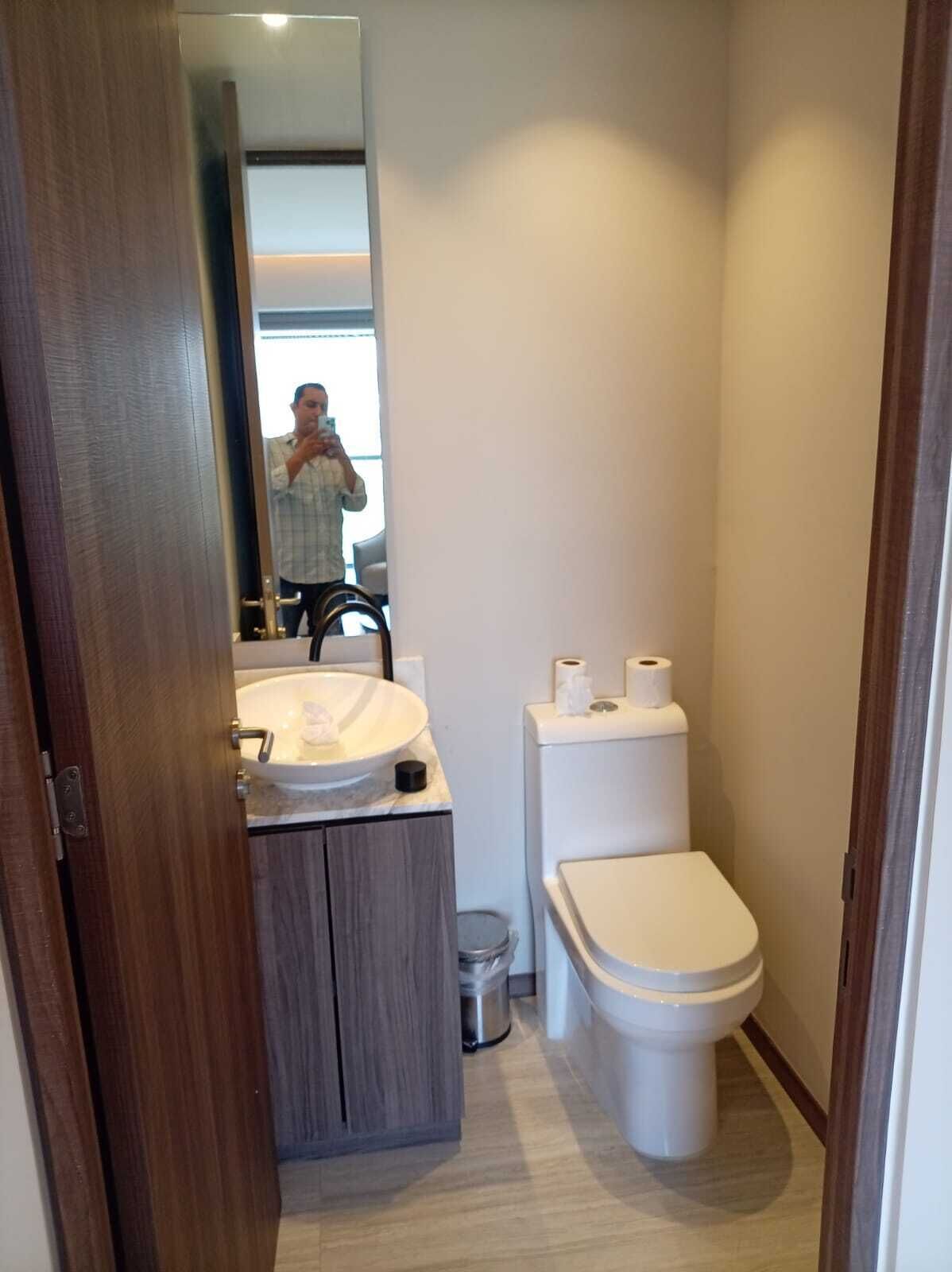 Departamento Deluxe, balcón, vista al mar | Baño | Tina, secadora de cabello, toallas, jabón 
