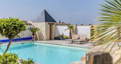 Les Marronniers – Holiday Home with Pool and Vineyard View in Montagne