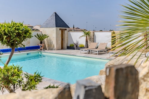 Les Marronniers – Maison de vacances avec piscine et vue sur les vignobles à Montagne