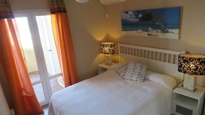 2 chambres, fer et planche à repasser, Wi-Fi, draps fournis