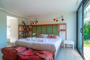 5 bedrooms, iron/ironing board, free WiFi, bed sheets