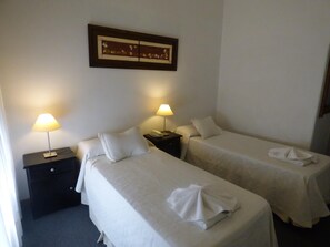 Room - Hotel California (Villa Carlos Paz)