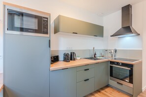 Refrigerador, microondas, horno, lavavajillas