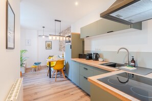 Fridge, microwave, oven, dishwasher