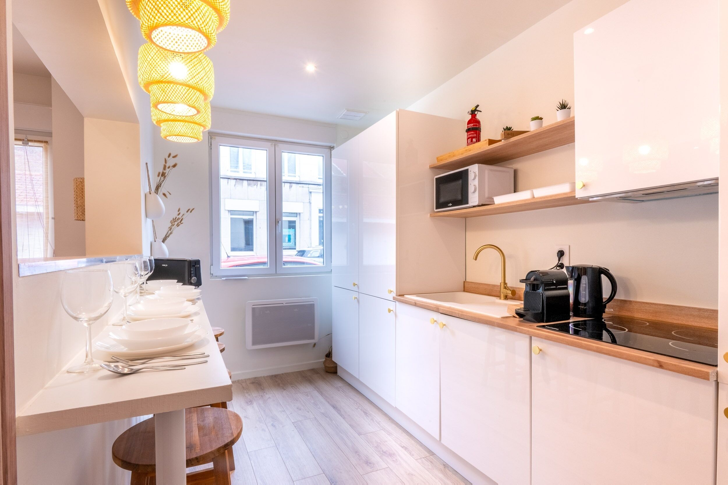 Kjøleskap, mikrobølgeovn, kaffetrakter/tekoker og brødrister