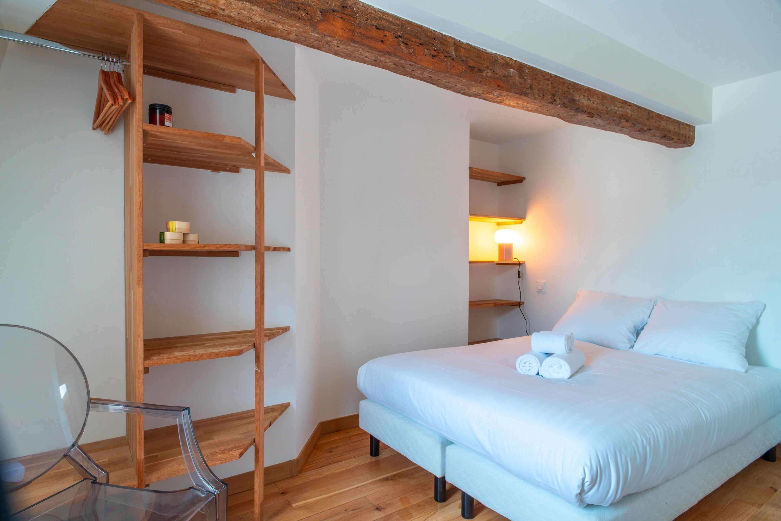 2 slaapkamers, een strijkplank/strijkijzer, gratis wifi, beddengoed