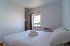 2 عدّة غرف نوم ومكواة/لوح كي وواي فاي مجانًا وملاءات أسرّة