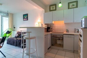 Fridge, microwave, oven, dishwasher