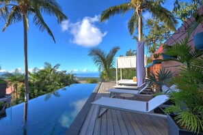 Et oppvarmet basseng