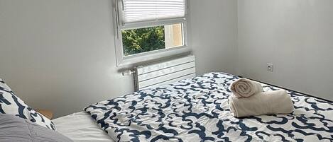WiFi, bed sheets