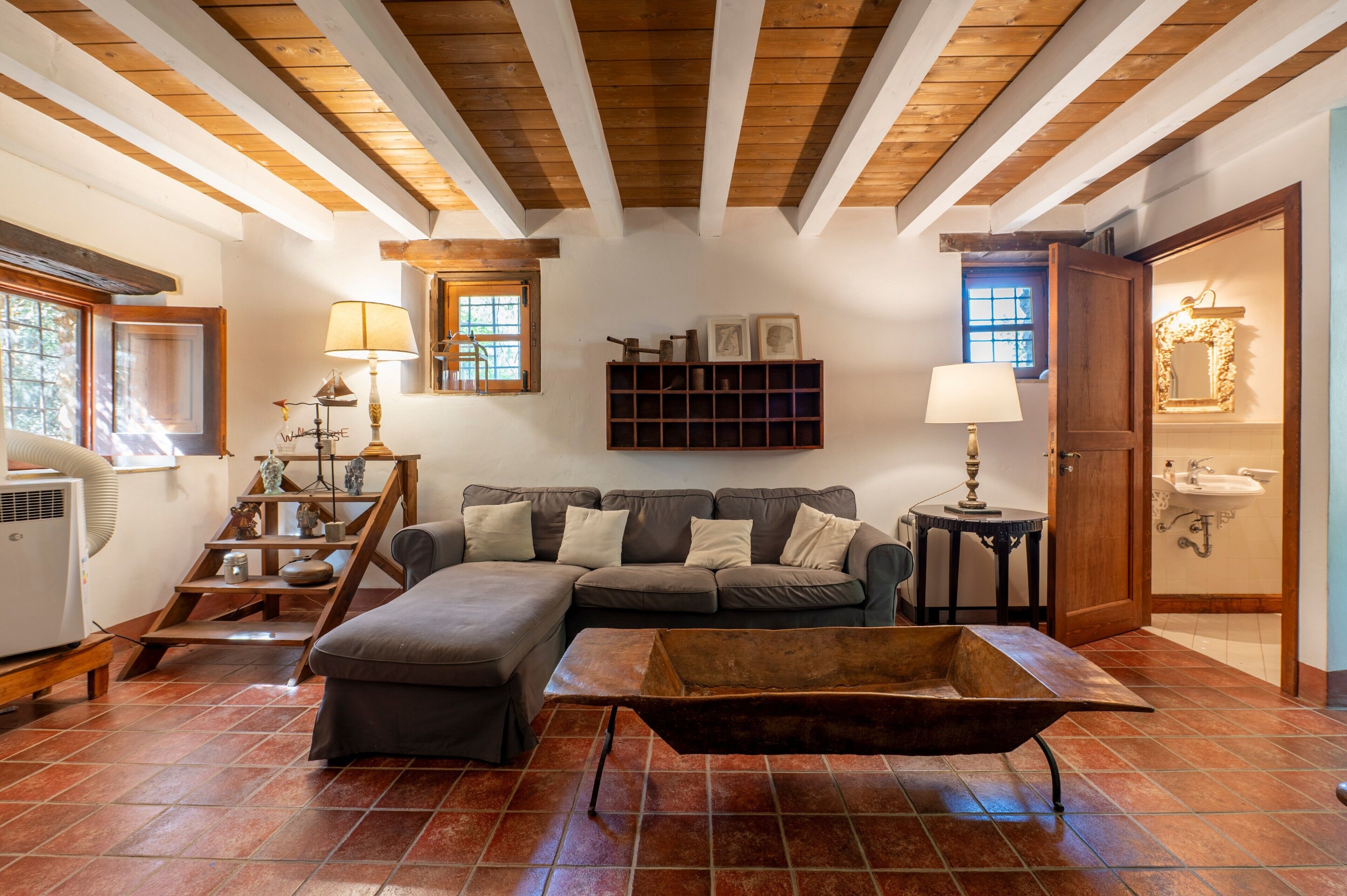 TV, fireplace, stereo